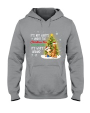 Giraffe That matters it's who's around Christmas tree Hooded Sweatshirt tile
