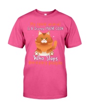 Maine Coon annoying people cat lovers Classic T-Shirt tile