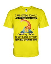 Giraffe getting too old giraffe lover V-Neck T-Shirt tile