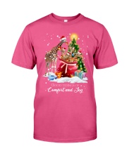 Giraffe xmas gift bag sweatshirt Premium Fit Mens Tee tile