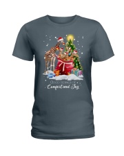 Giraffe xmas gift bag sweatshirt Ladies T-Shirt tile