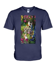 Chihuahua roses gift for dog mom V-Neck T-Shirt tile