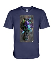 Hummingbird pray and flower hummingbird lovers V-Neck T-Shirt tile