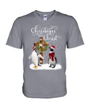 Penguin Christmas begins gift for penguin lovers V-Neck T-Shirt tile