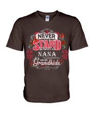 Nana never stand between family gift personalized V-Neck T-Shirt tile