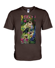 Pug roses pug lover dog mom V-Neck T-Shirt tile