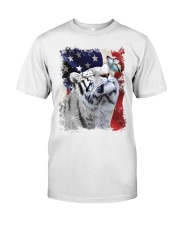 Tiger butterfly on nose tiger lovers Classic T-Shirt front