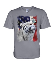 Tiger butterfly on nose tiger lovers V-Neck T-Shirt tile