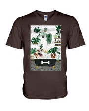 Bulldog bath tub dog lover V-Neck T-Shirt tile