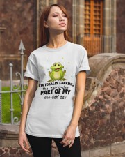 Frog i am totally frog lover Classic T-Shirt apparel-classic-tshirt-lifestyle-06