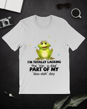 Frog i am totally frog lover Classic T-Shirt lifestyle-mens-crewneck-front-16
