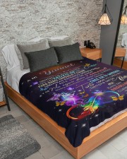 Manta especial para Hija - To my daughter Large Sherpa Fleece Blanket - 60" x 80" aos-sherpa-fleece-blanket-lifestyle-front-04