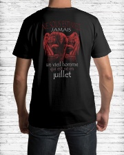 juillet vieil homme Classic T-Shirt lifestyle-mens-crewneck-back-1
