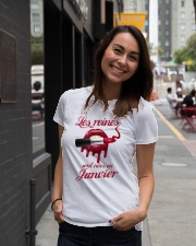janvier les reinees Ladies T-Shirt lifestyle-women-crewneck-front-5