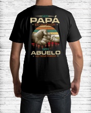 ser papa es un honor Classic T-Shirt lifestyle-mens-crewneck-back-1