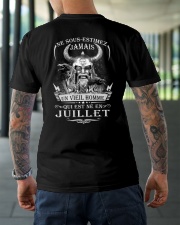 un vieil homme juillet Classic T-Shirt lifestyle-mens-crewneck-back-3