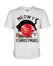 Black cat Christmas 4 V-Neck T-Shirt tile