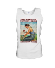 That's What I Do I Garden I Drink And I Know Things Shirt - Shirt For Gardeners - Gardener Birthday Xmas Gift Unisex Tank tile