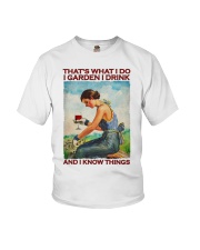 That's What I Do I Garden I Drink And I Know Things Shirt - Shirt For Gardeners - Gardener Birthday Xmas Gift Youth T-Shirt tile