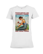 That's What I Do I Garden I Drink And I Know Things Shirt - Shirt For Gardeners - Gardener Birthday Xmas Gift Premium Fit Ladies Tee tile