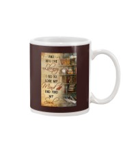 INTO THE LIBRARY I GO - POSTER Mug tile