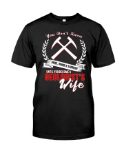 GEOLOGIST GEOLOGIST'S WIFE Classic T-Shirt thumbnail