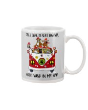 DOG ON A DARK DESERT HIGHWAY Mug tile