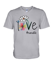 Love Nana gr V-Neck T-Shirt tile