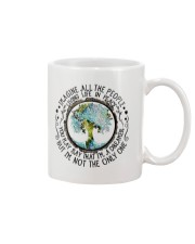 Imagine All The People Living Life Mug tile