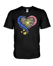 AR-D-1908201-heart V-Neck T-Shirt tile