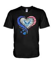 AM-D-1908201-heart V-Neck T-Shirt tile
