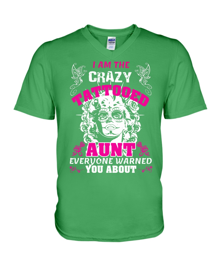 The crazy aunt loves tattoos V-Neck T-Shirt