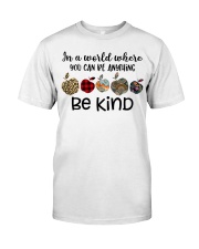 Be kind Classic T-Shirt front