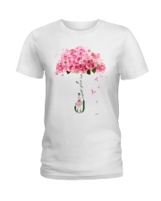 Never give up Ladies T-Shirt tile