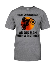 Never underestimate an old man Classic T-Shirt front