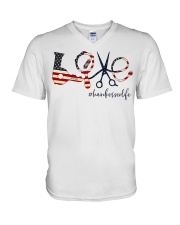 Love hairdresser Independence Day V-Neck T-Shirt tile