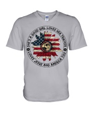 She is a good girl V-Neck T-Shirt tile