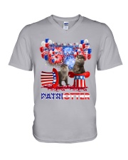 otter us flag V-Neck T-Shirt tile