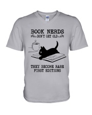 LIMITED EDITION - T SHIRT 10717A V-Neck T-Shirt tile