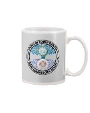 LIVING IN SOUTH DAKOTA WITH MINNESOTA ROOTS Mug tile