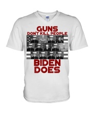 Guns don't kill people V-Neck T-Shirt tile