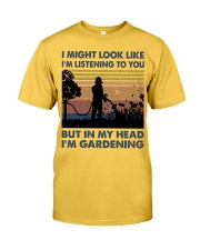 I'm Listening To Tou Classic T-Shirt front