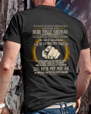 Perfektes Geschenk fur Ehemann - Geboren September Classic T-Shirt lifestyle-mens-crewneck-back-2