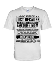 Gift for children - mom CTUS08 V-Neck T-Shirt thumbnail