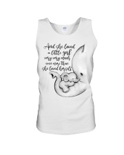 Baby elephant And she loved a little girl Nusery Unisex Tank tile