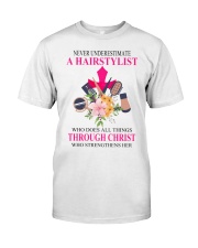 Never underestimate A Hairstylist Classic T-Shirt front