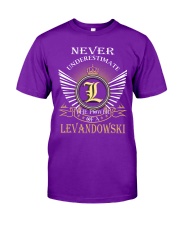 Never Underestimate LEVANDOWSKI - Name Shirts Classic T-Shirt thumbnail