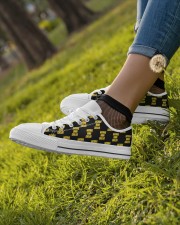 Natural Born Chiller Women's Low Top White Shoes aos-complex-women-white-low-shoes-lifestyle-04