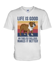 AN ENGLISH BULLDOG MAKES IT BETTER V-Neck T-Shirt tile