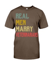 Real Men Marry Veterinarians Classic T-Shirt thumbnail